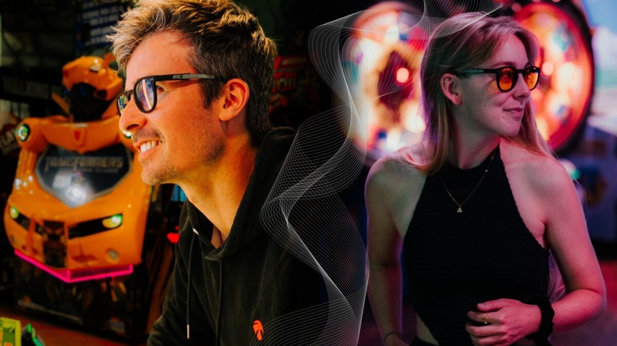 un homme et une femme portant des lunettes Horus X