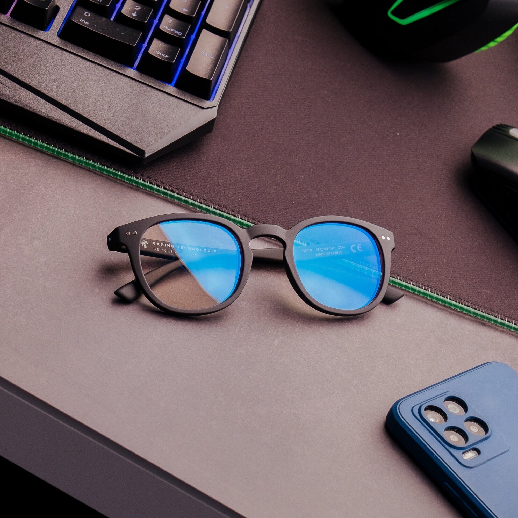 lunettes gaming ronde la urban clear horus x en contexte