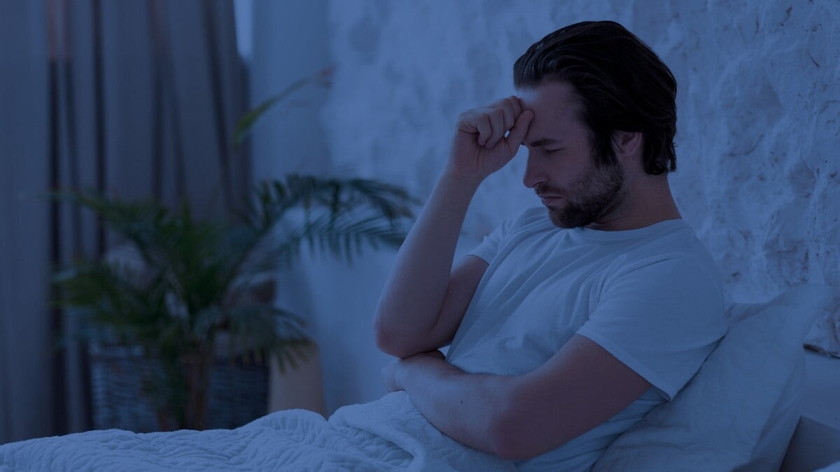 un homme réveillé la nuit