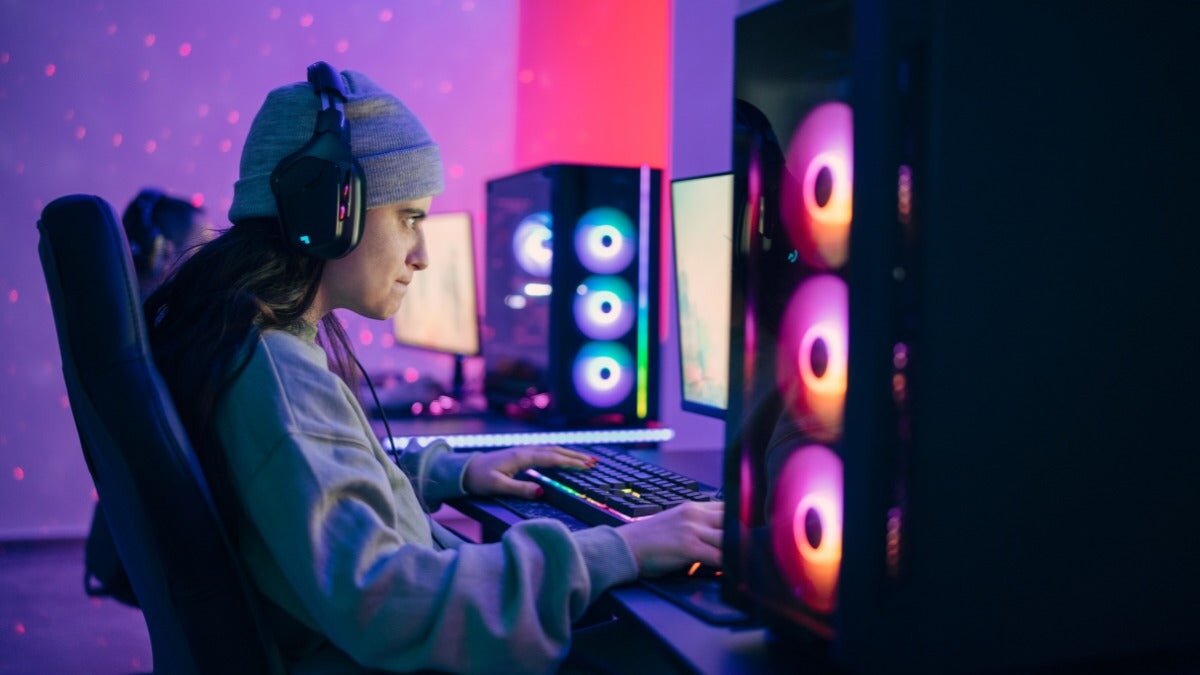 un homme jouant à un jeu vidéo