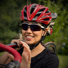 Lunette de soleil pour le vélo proxima performance sur mannequin femme